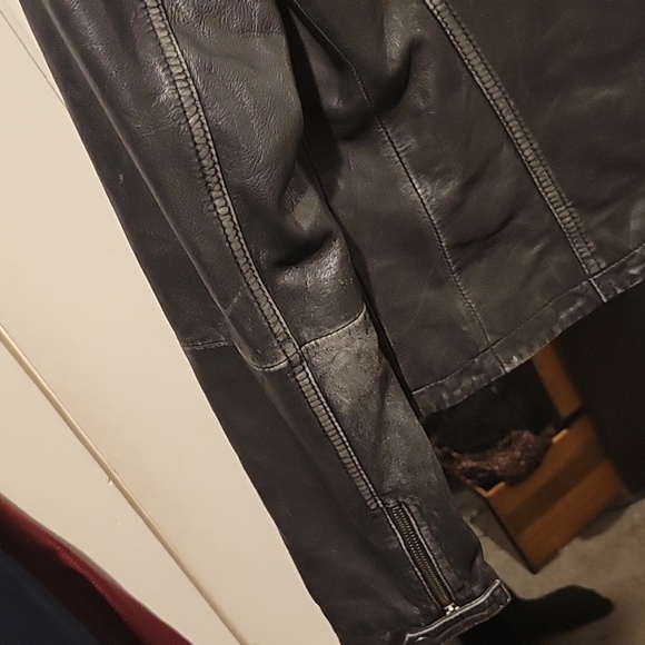 Worn-In Thrifted Leather Jacket - Picture 4 of 5